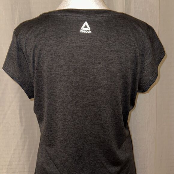 Reebok M Charcoal Gray Silver Logo Short Sleeve High Low Athletic Tee - Picture 4 of 11